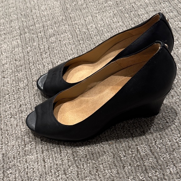 Naturalizer Black Heels - Picture 2 of 5
